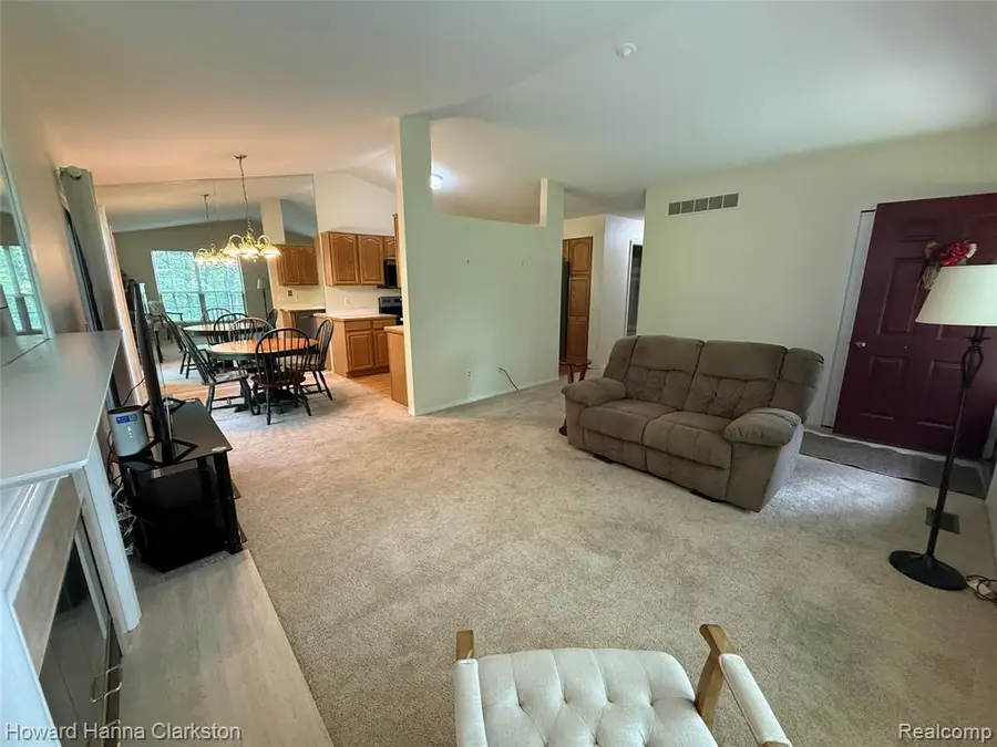 200 Pine Tree Ridge, Waterford, MI 48327 - #3