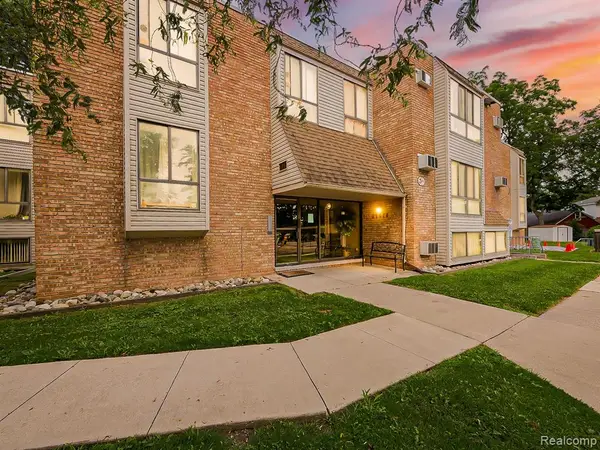 28428 W 8 Mile #C10, Farmington, MI 48336