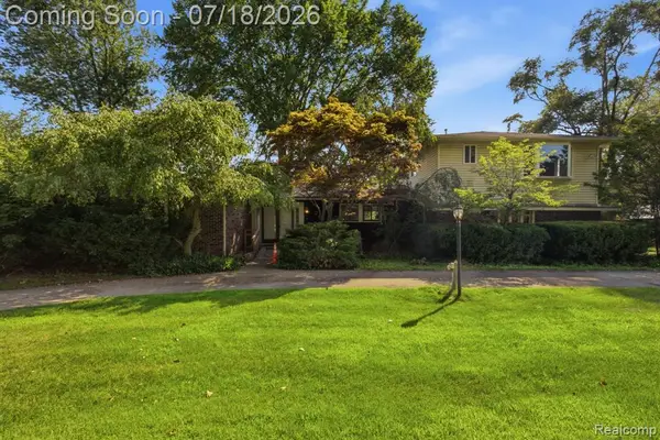 2726 Bay, West Bloomfield, MI 48324