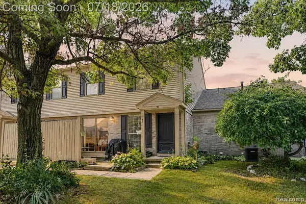 30 Pine Tree Ridge #2, Waterford, MI 48327