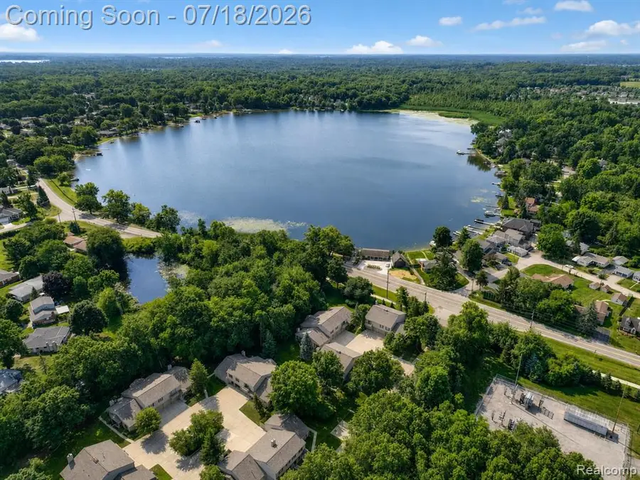 30 Pine Tree Ridge #2, Waterford, MI 48327 - #2