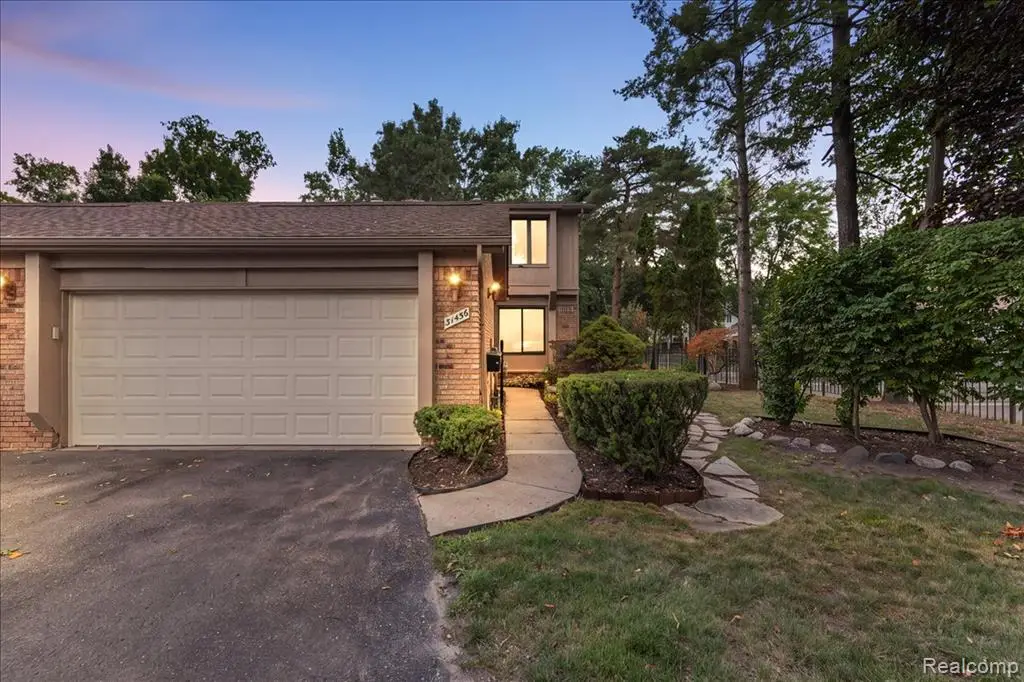31456 Hunters Circle, Farmington, MI 48334 - #1