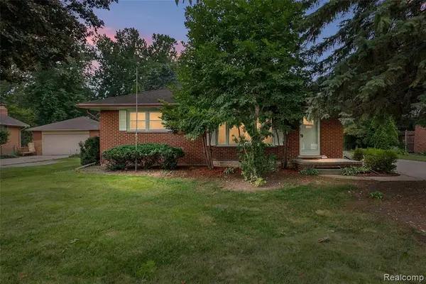 20432 Meridian, Grosse Ile, MI 48138