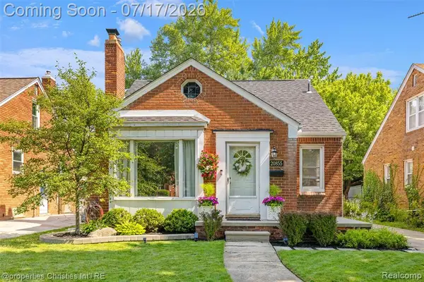 20855 Lochmoor, Harper Woods, MI 48225
