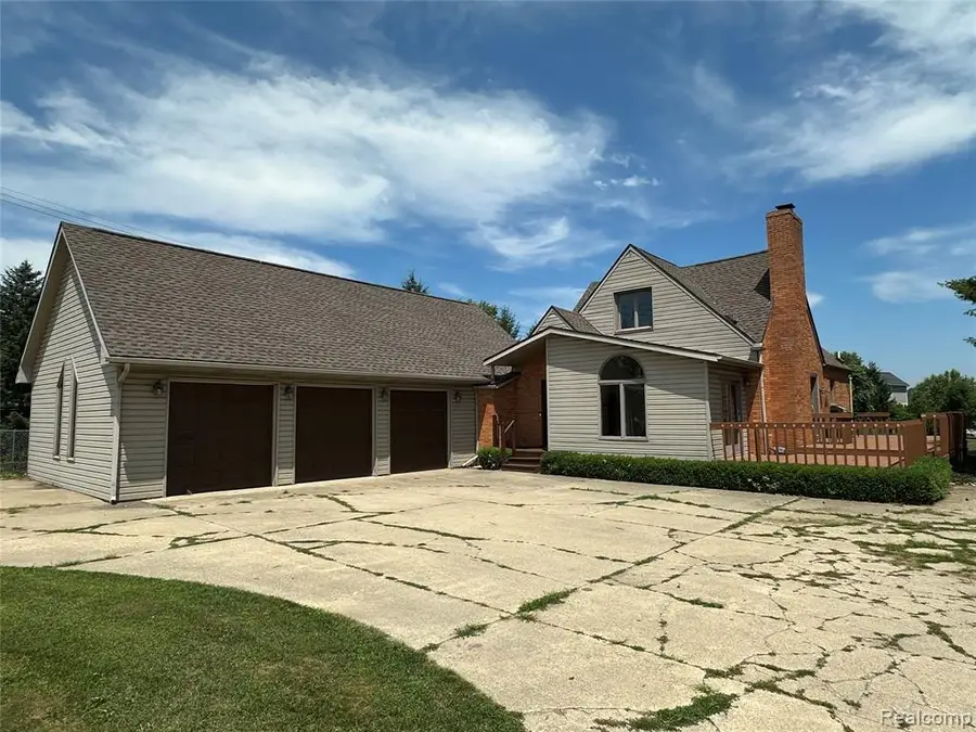8315 Hilton, Brighton, MI 48114 - #2