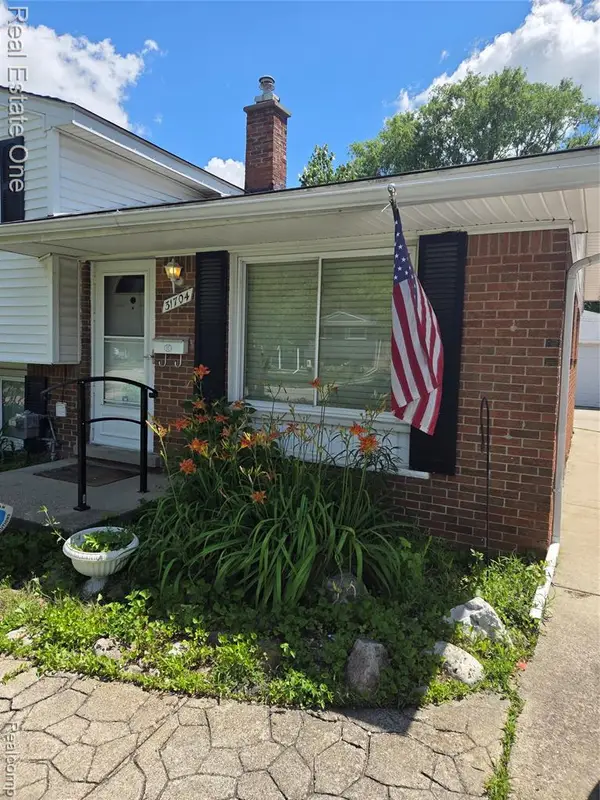 31704 Saint Margaret, Saint Clair Shores, MI 48082