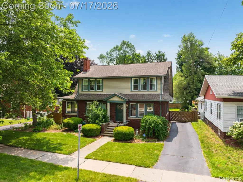 183 W Columbia, Belleville, MI 48111 - #1