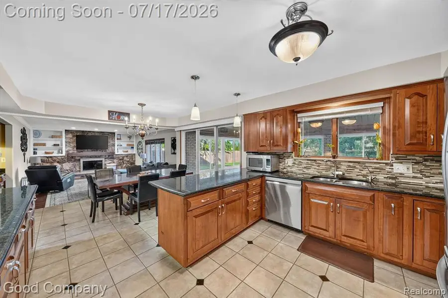 38921 Santa Barbara, Clinton Township, MI 48036 - #3