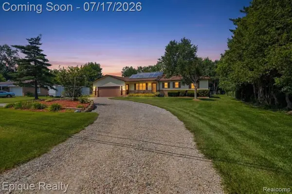 555 E Square Lake, Troy, MI 48085