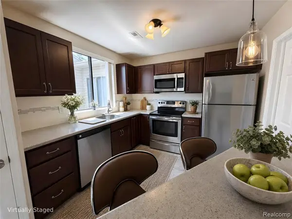 22161 Indian Creek, Farmington Hills, MI 48335