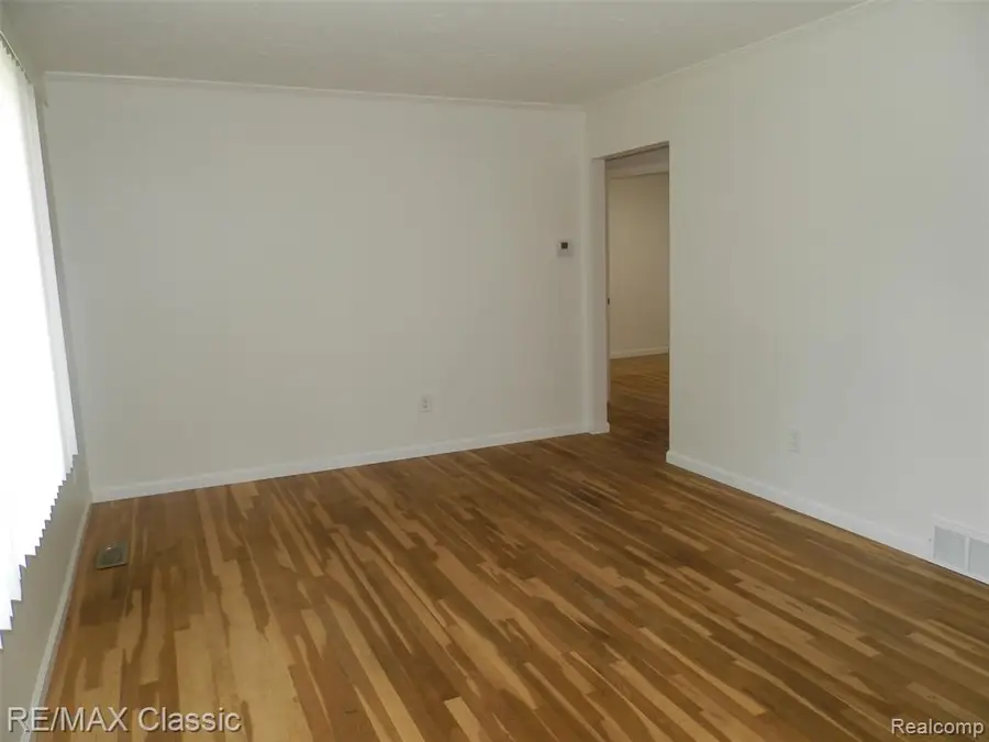 9374 Patton, Livonia, MI 48150 - #3