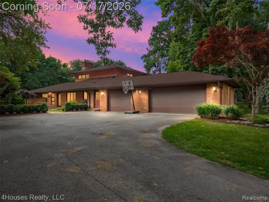 5717 Sussex, Troy, MI 48098 - #1