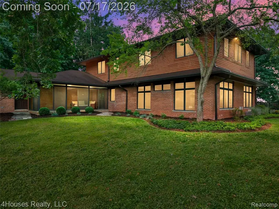 5717 Sussex, Troy, MI 48098 - #2