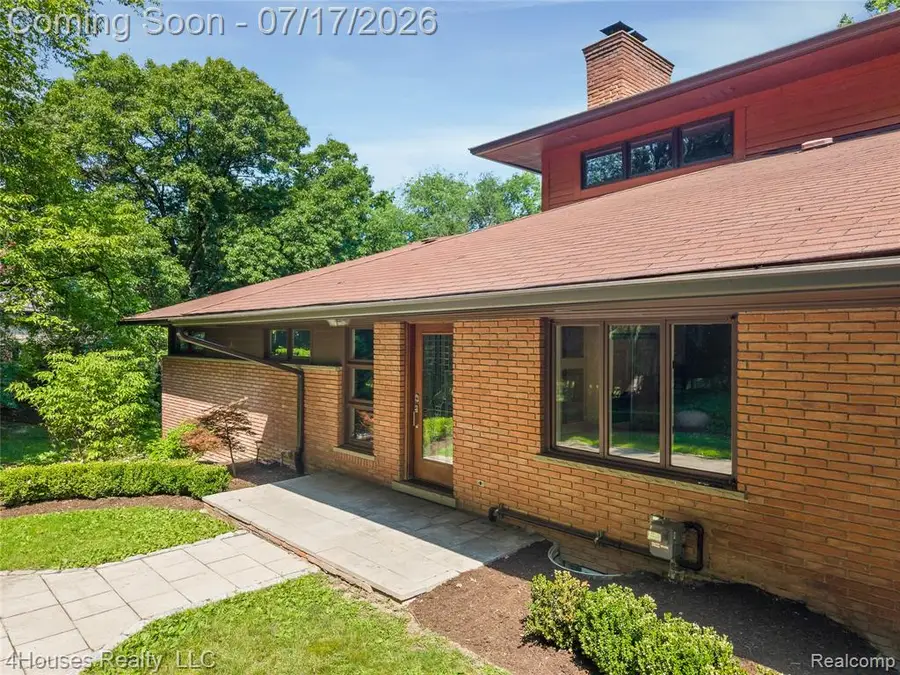 5717 Sussex, Troy, MI 48098 - #3