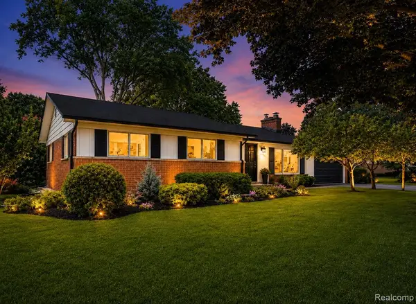 3161 Woodcrest, Rochester Hills, MI 48309