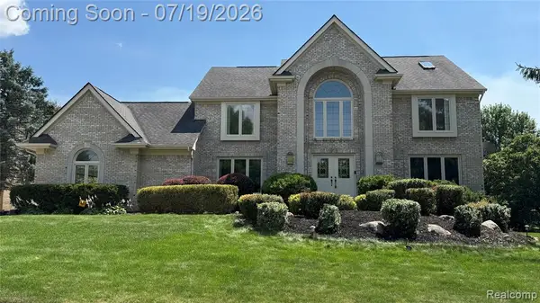 1919 Rolling Woods, Troy, MI 48098