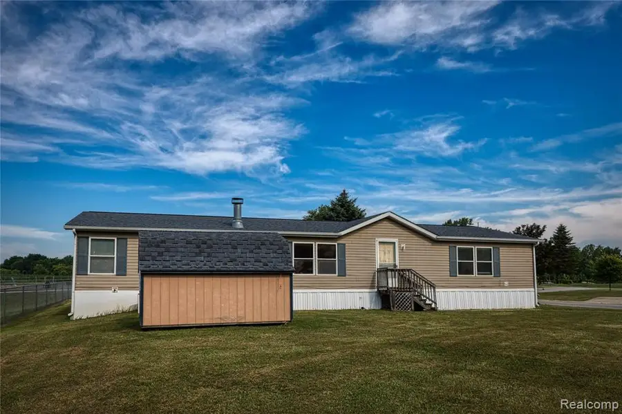 7208 Mapleview Circle E, Brown City, MI 48416 - #3
