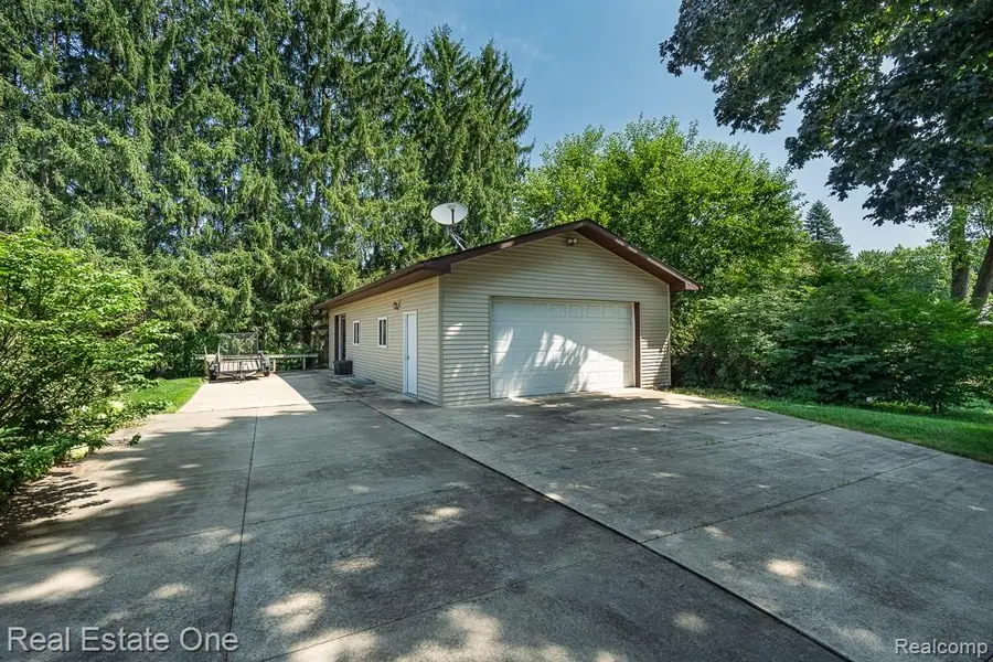 5055 Eastbrook, Utica, MI 48316 - #2