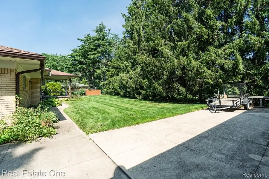 5055 Eastbrook, Utica, MI 48316 - #3
