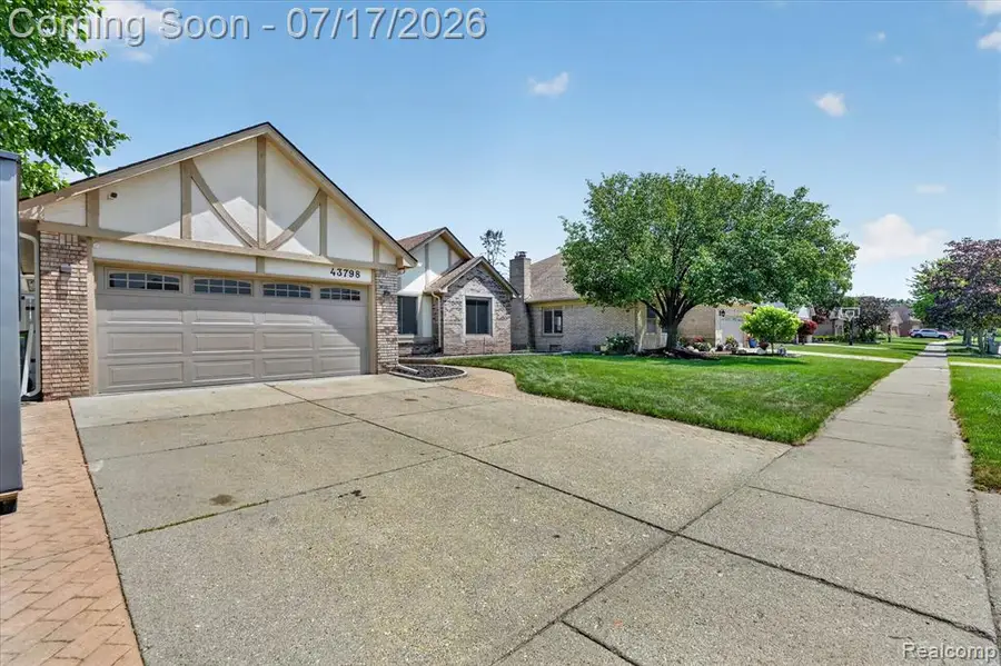 43798 Columbia, Clinton, MI 48038 - #3