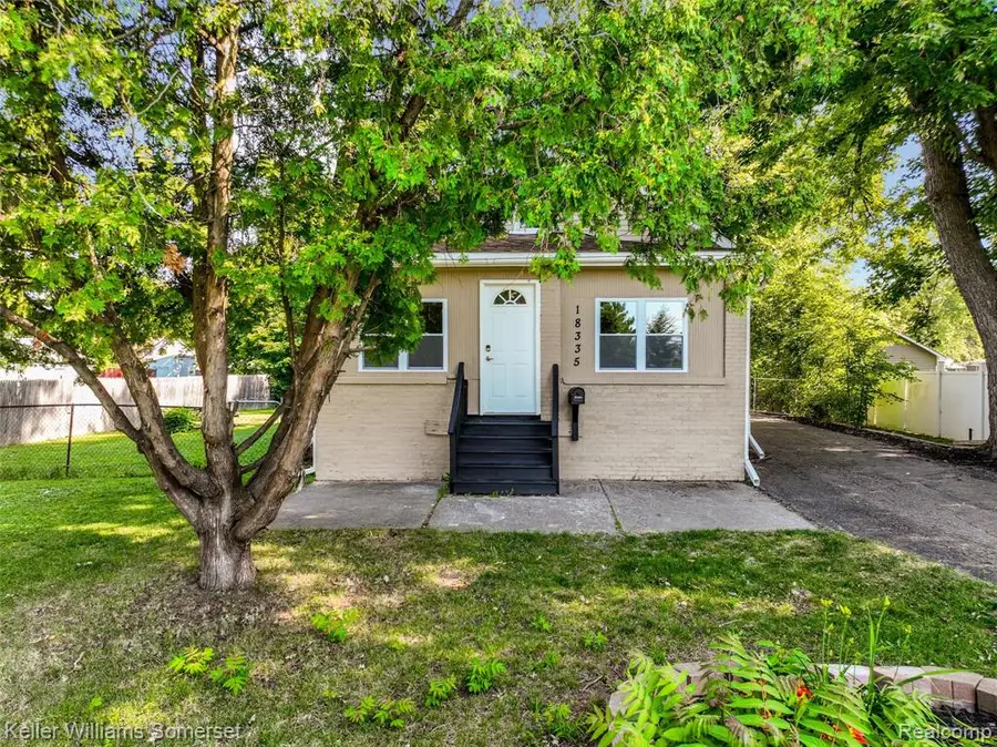 18335 E 11 Mile, Roseville, MI 48066 - #2