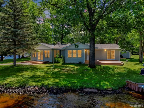 1192 Lake James, Prudenville, MI 48651