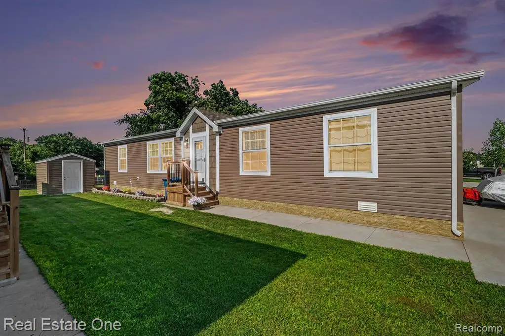 6548 Prince Blvd, Fenton, MI 48430 - #1