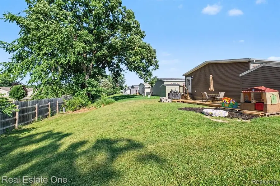 6548 Prince Blvd, Fenton, MI 48430 - #3