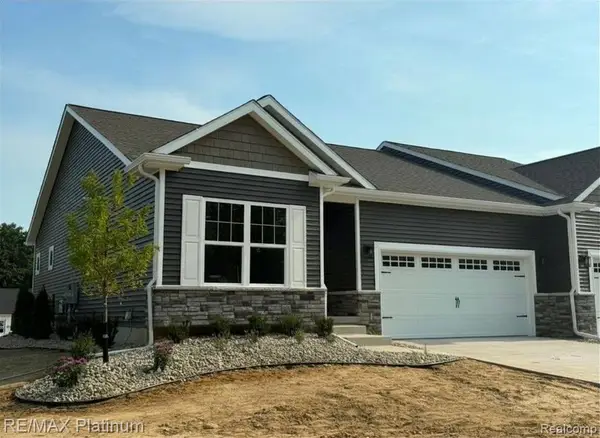 854 Oakwood #43, Fenton, MI 48430