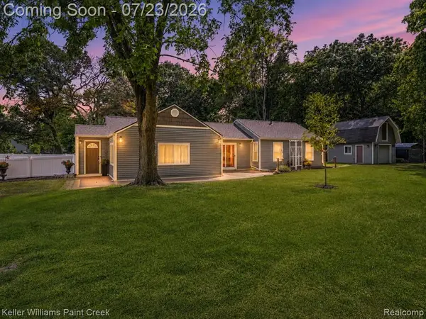 423 East, Holly, MI 48442