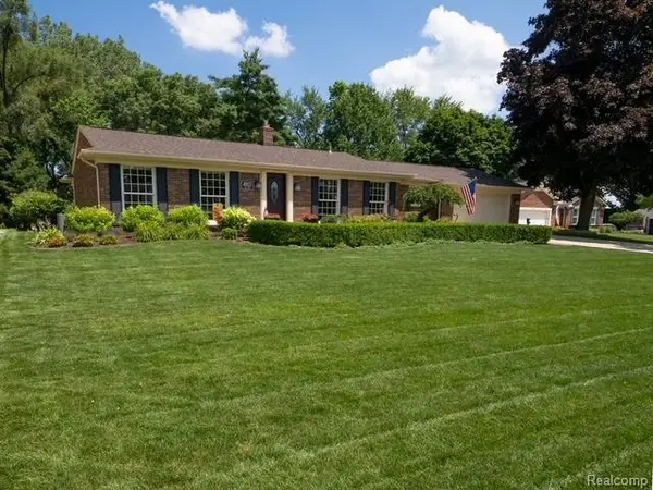 4923 Dusk, Utica, MI 48316