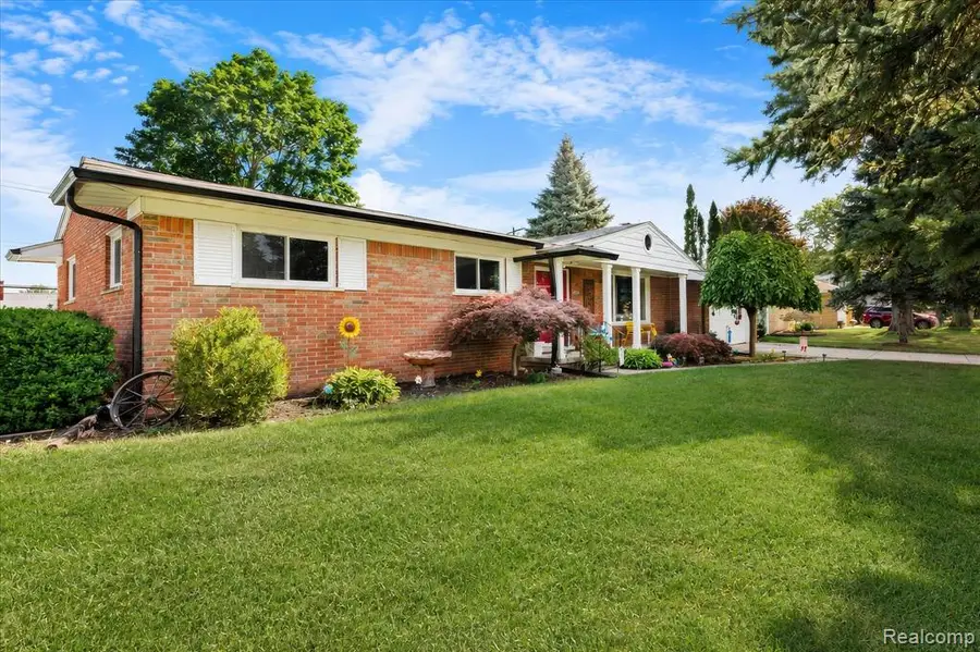 18701 Thomasine, Clinton Township, MI 48036 - #2