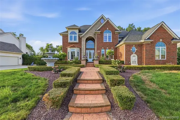 2291 Lake Ridge, Grand Blanc, MI 48439