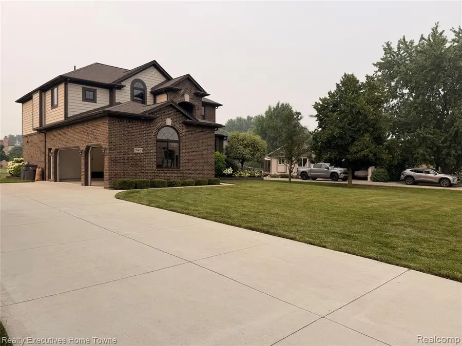 20835 S Miles, Clinton Township, MI 48036 - #3
