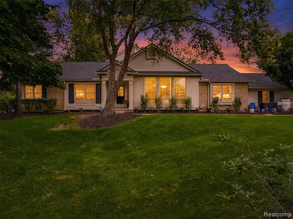 6012 Danbury, West Bloomfield, MI 48322
