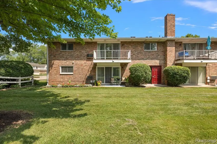 15048 Fairfield, Livonia, MI 48154 - #2