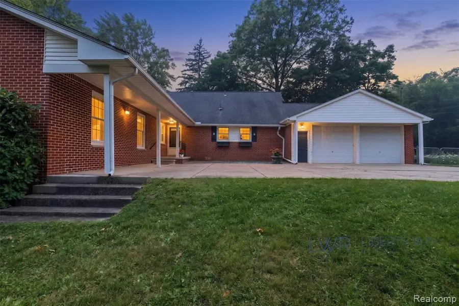 869 Central, Lake Orion, MI 48362 - #3