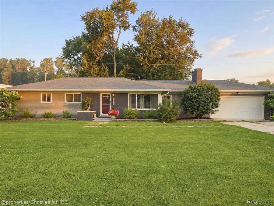 52735 Washington, New Baltimore, MI 48047 - #2