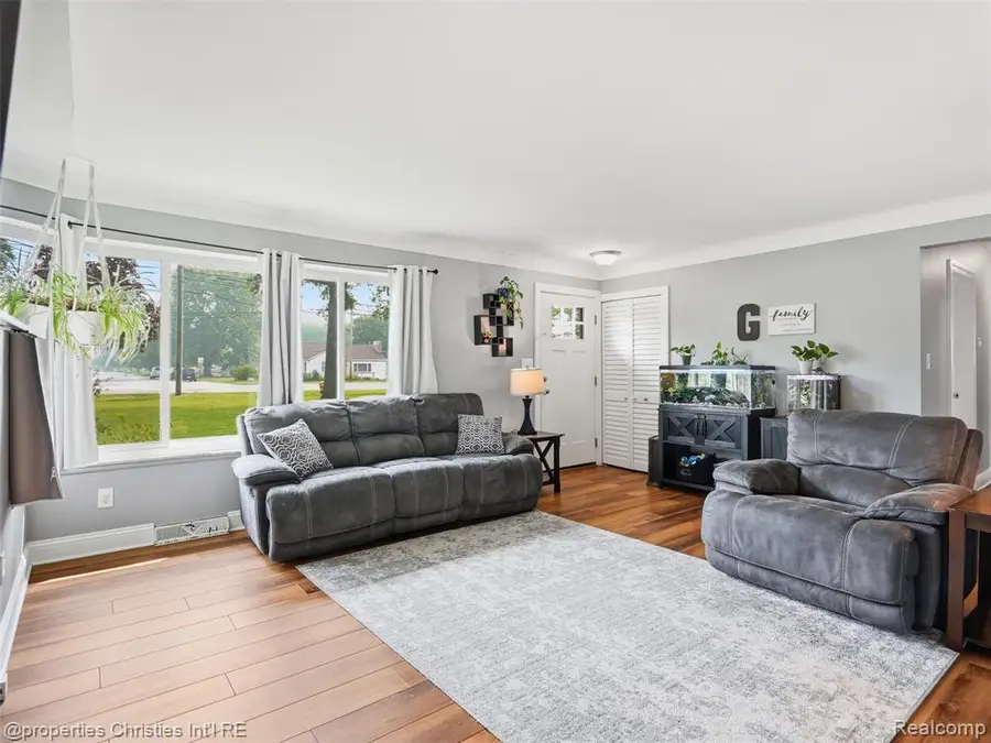 52735 Washington, New Baltimore, MI 48047 - #3