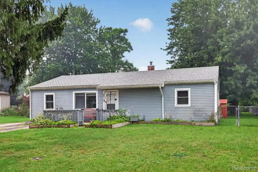 3872 Queensbury, Lake Orion, MI 48359 - #2