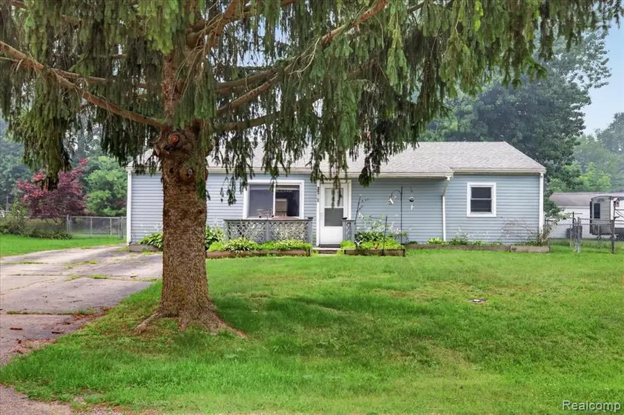 3872 Queensbury, Lake Orion, MI 48359 - #3