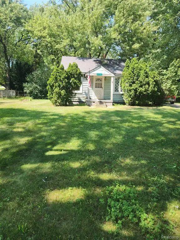 5736 Graves, Waterford, MI 48327