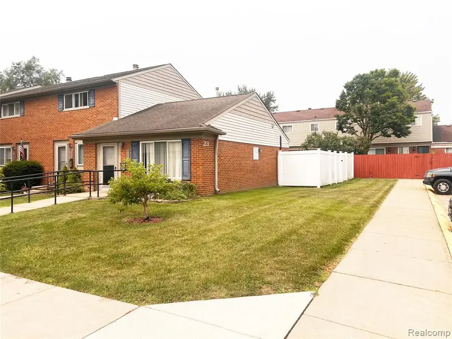 25600 New England #154, Roseville, MI 48066 - #2
