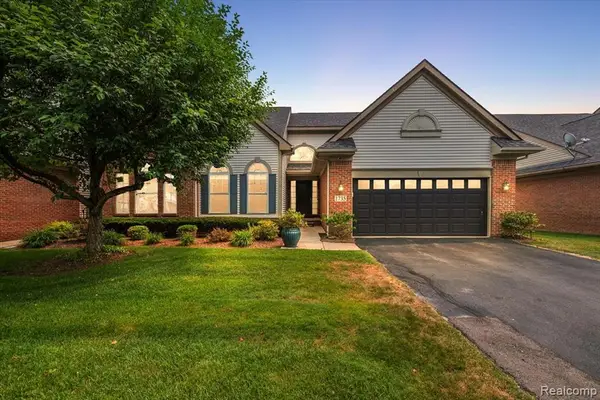 1735 Treyborne, Commerce Twp, MI 48390
