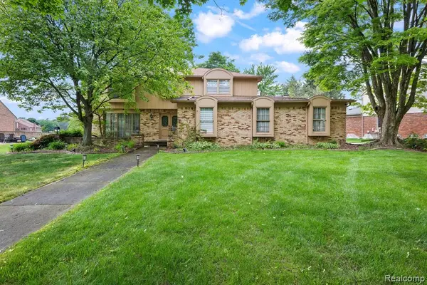 29801 Deer, Farmington Hills, MI 48331