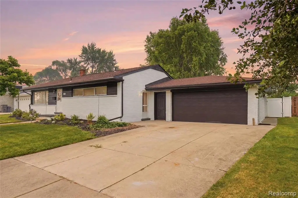 22441 E Price, Clinton Township, MI 48035 - #1