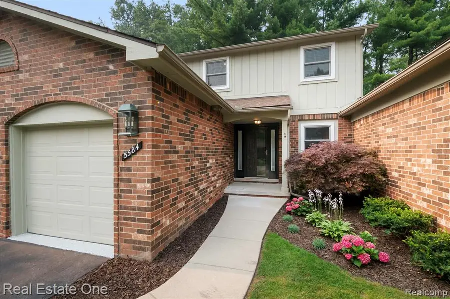 5584 N Adams, Bloomfield Hills, MI 48302 - #2