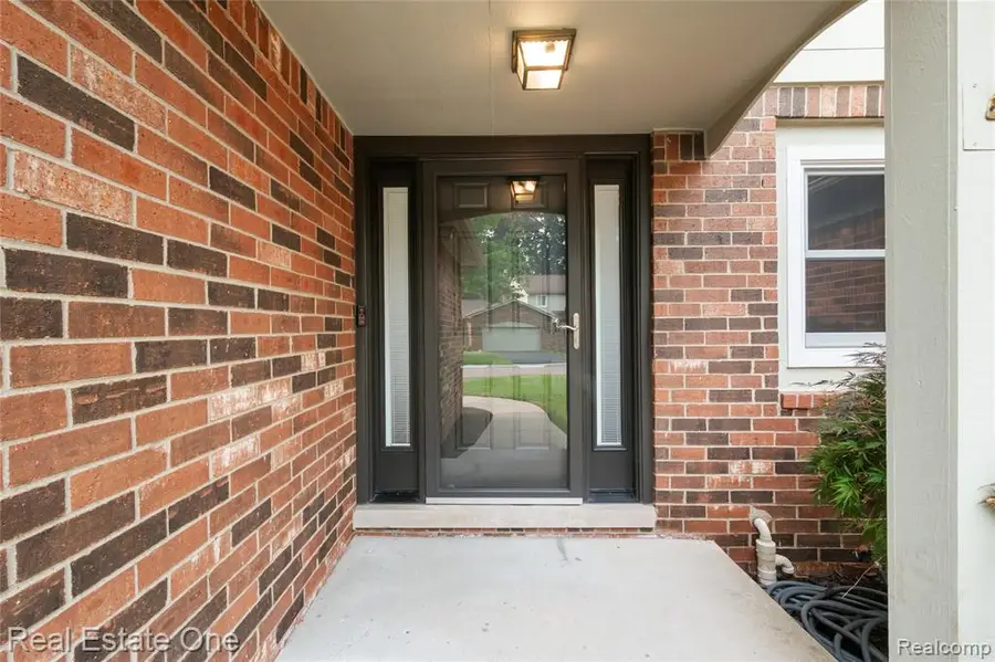 5584 N Adams, Bloomfield Hills, MI 48302 - #3