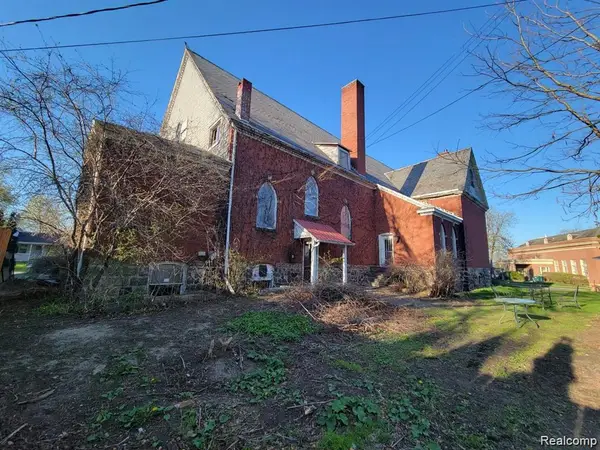 349 N Monroe, Lapeer, MI 48446