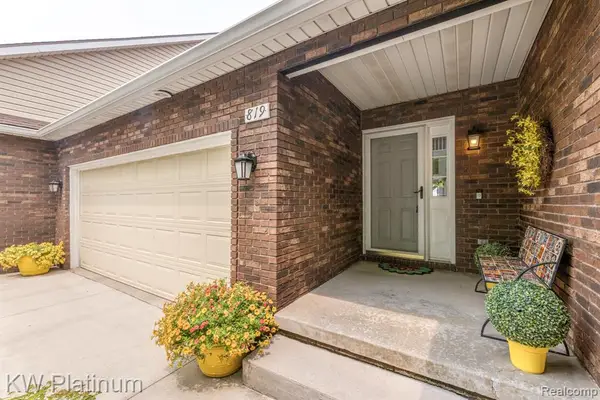 819 E Pointe, Port Huron, MI 48060